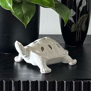 Vintage 80’s Ceramic Turtle Figurine High Gloss Flower Frog Bud Holder #1111253